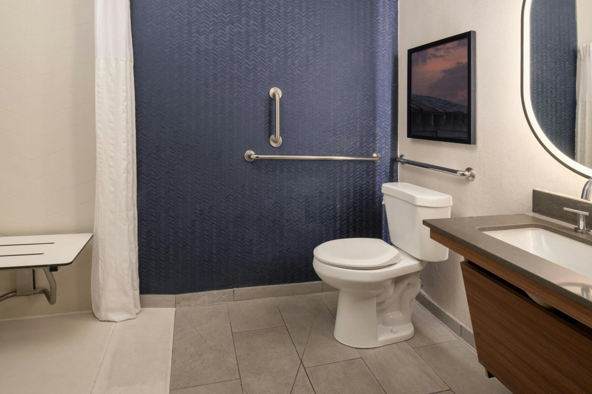 Fairfield By Marriott & Old Town Hotel 2*
