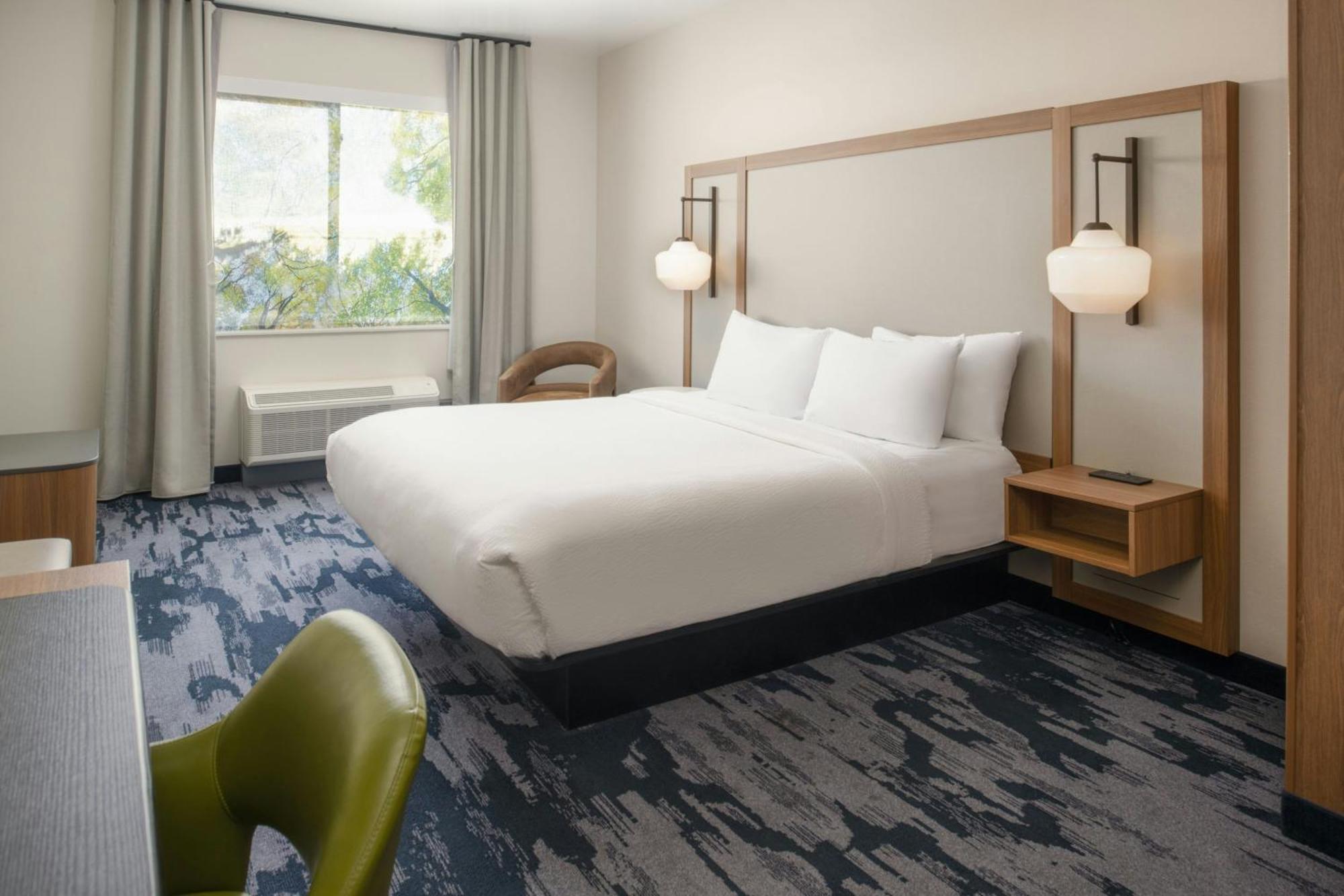 Fairfield By Marriott & Old Town Hotel