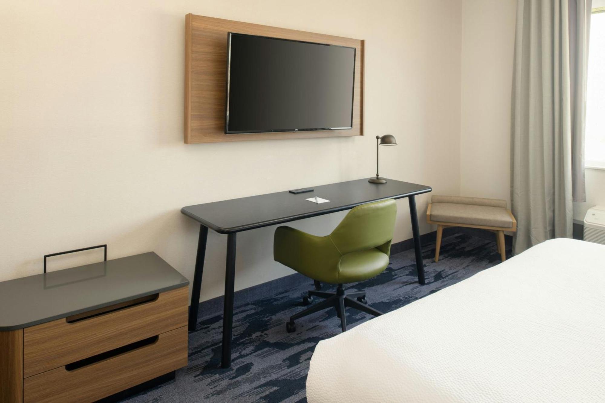 Fairfield By Marriott & Old Town Hotel 2*