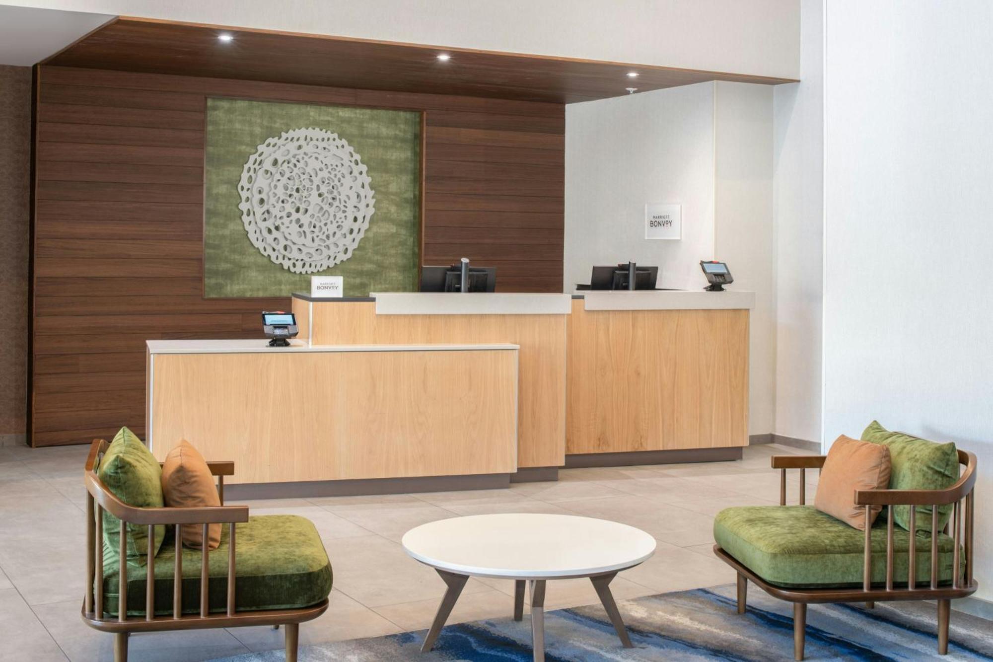 Fairfield By Marriott & Old Town Hotel 2*