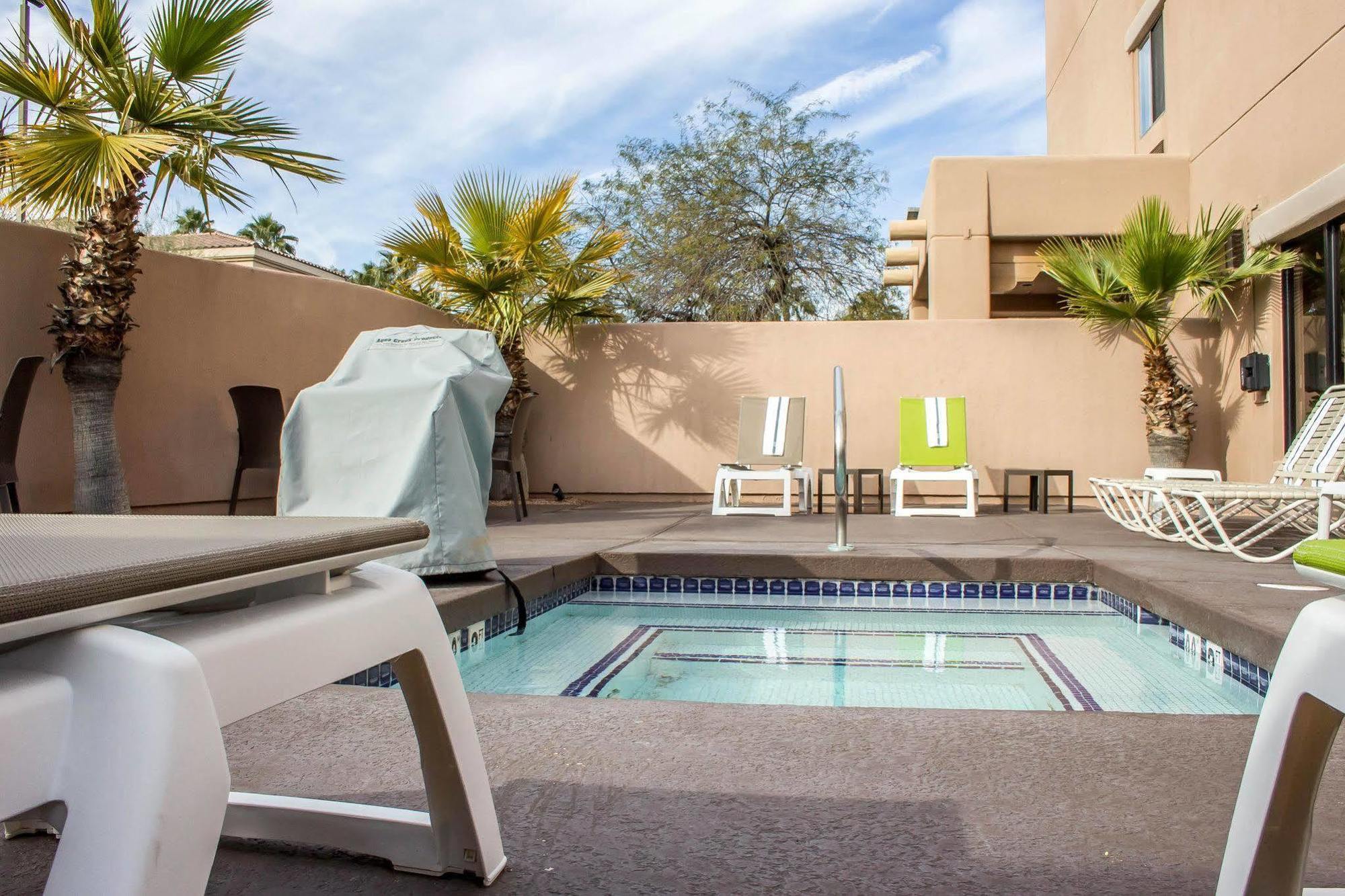 Fairfield By Marriott & Old Town 2*